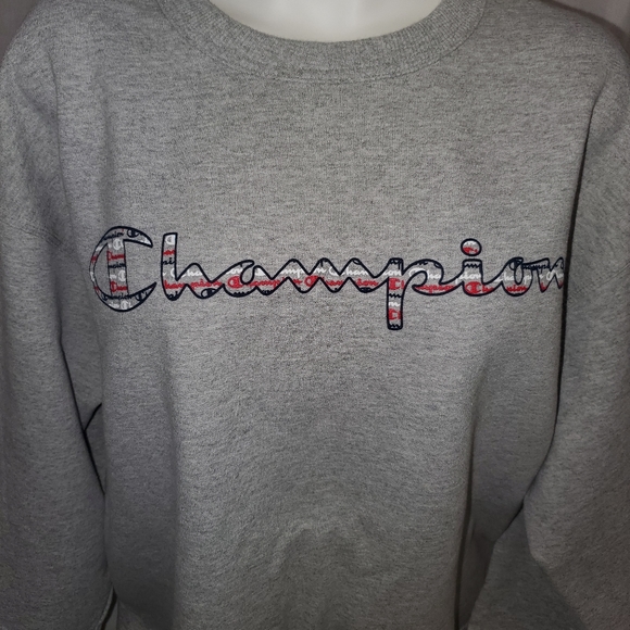 Mens Champion grey crewneck - Picture 2 of 4